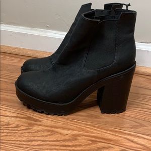 Platform black boots